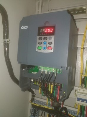 “變頻技術是如何應用拉絲機上的？”