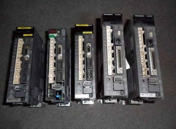 “在伺服給進(jìn)系統(tǒng)中驅(qū)動(dòng)器都起到了哪些作用？”